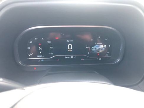 Used 2023 GMC Yukon XL AT4 w/ Technology Package AWD/4WD image 9