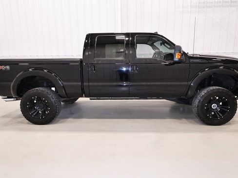 Used 2016 Ford F350 Lariat image 2