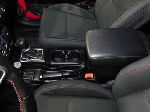 Used 2020 Jeep Wrangler Rubicon w/ Uconnect 4C Nav & Sound Group AWD/4WD image 29