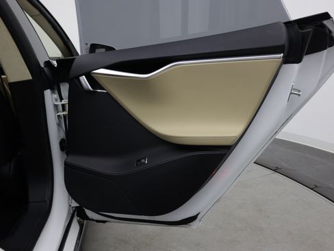 Used 2016 Tesla Model S 70 RWD image 28