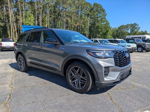 New 2026 Ford Explorer ST-Line w/ ST-Line Street Pack RWD image 2