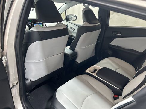 Used 2018 Toyota Prius Prime Premium image 17