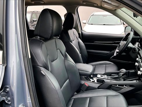 Used 2024 Kia Telluride S image 9