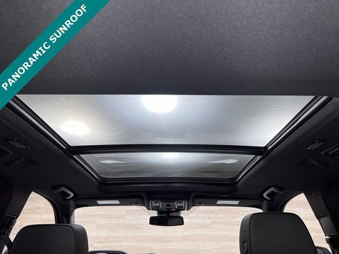 Used 2024 Chevrolet Suburban RST w/ Luxury Package image 5