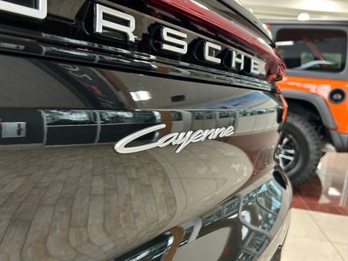 Used 2025 Porsche Cayenne AWD/4WD image 22