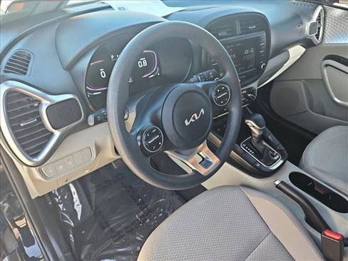 Used 2023 Kia Soul LX image 10