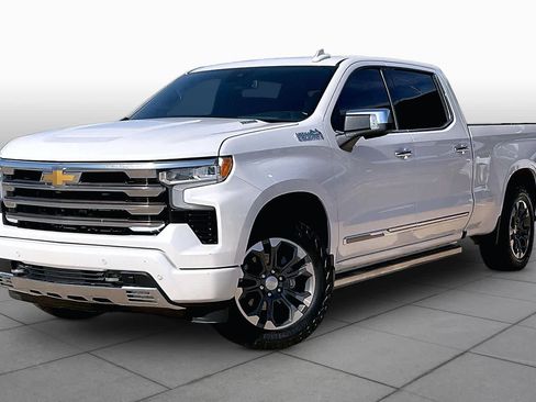 Used 2022 Chevrolet Silverado 1500 High Country w/ Z71 Off-Road Package AWD/4WD image 3