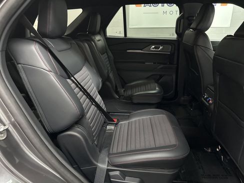 Used 2025 Ford Explorer ST-Line image 34
