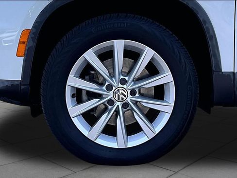 Used 2017 Volkswagen Tiguan Limited FWD image 10