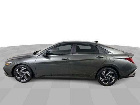 Used 2024 Hyundai Elantra SEL w/ Convenience Package FWD image 5