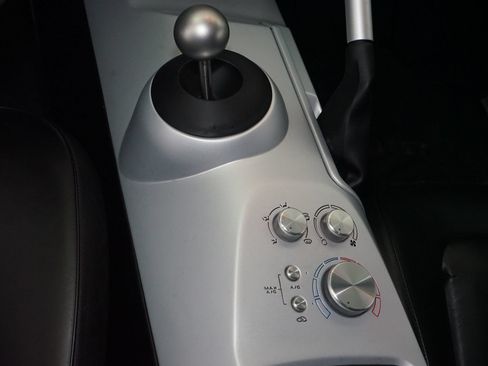 Used 2006 Ford GT RWD image 20