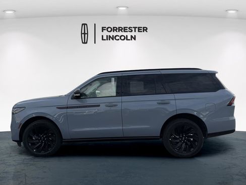 New 2026 Lincoln Navigator Reserve w/ Jet Appearance Package AWD/4WD image 6