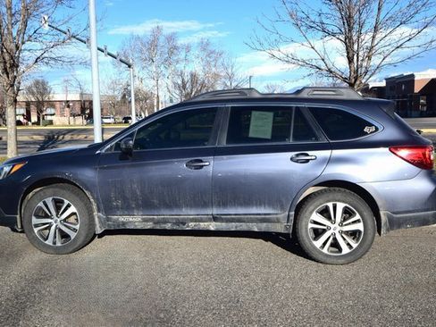 Used 2017 Subaru Outback 2.5i Limited image 2