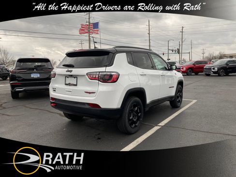 Used 2024 Jeep Compass Trailhawk image 9