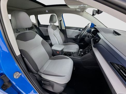 Used 2023 Volkswagen Taos SE w/ Panoramic Sunroof Package AWD/4WD image 29