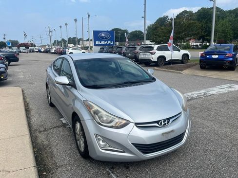 Used 2014 Hyundai Elantra SE w/ Option Group 02 FWD image 2