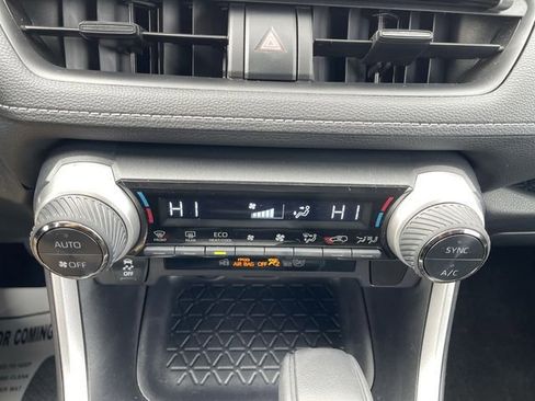 Used 2025 Toyota RAV4 XLE image 19