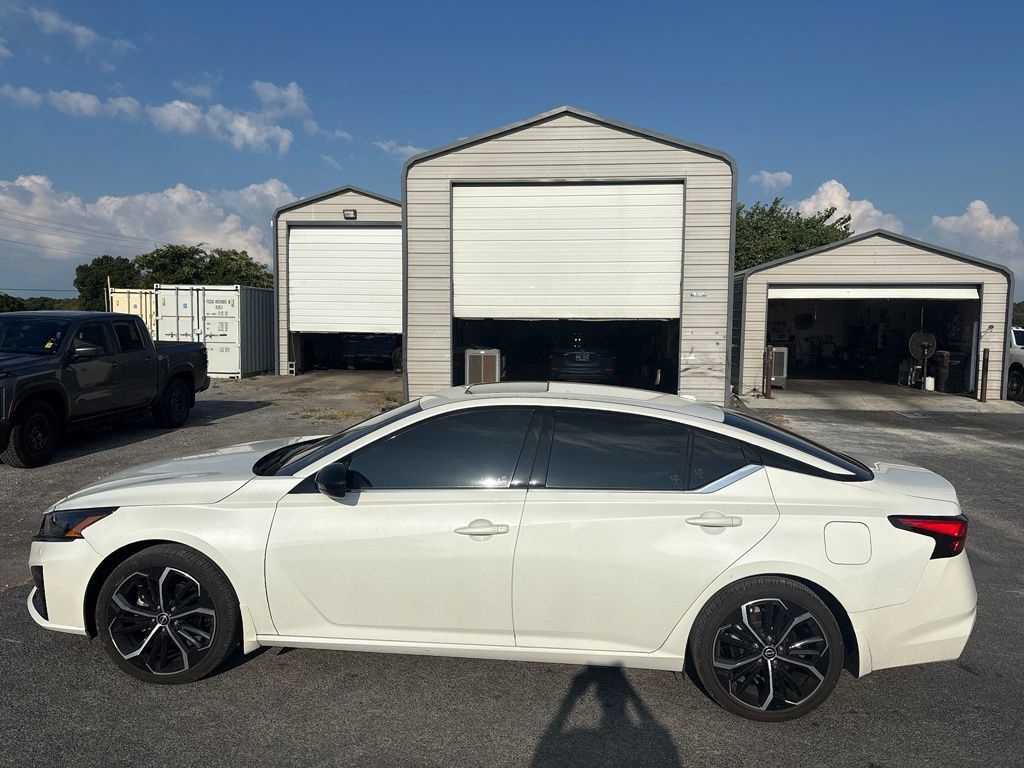Used 2024 Nissan Altima 2.5 SR w/ SR Premium Package FWD image 8