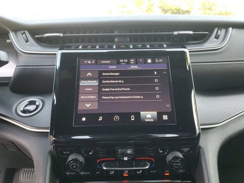 Used 2024 Jeep Grand Cherokee Altitude RWD image 30