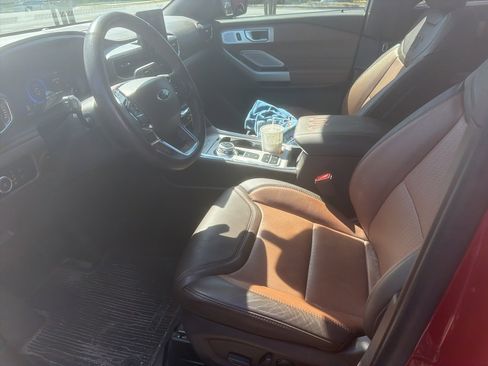 Used 2024 Ford Explorer King Ranch w/ Technology Package image 12