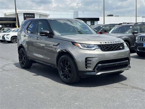 Used 2024 Land Rover Discovery Dynamic SE image 1