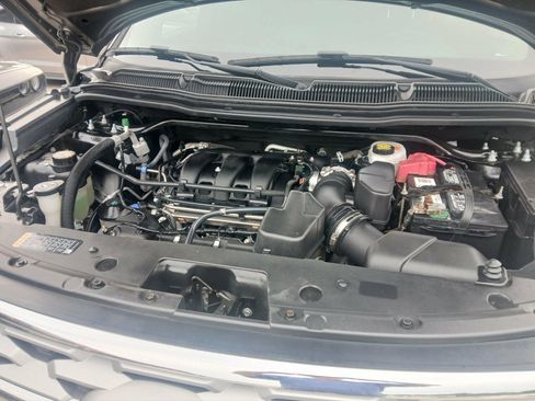 Used 2018 Ford Explorer XLT w/ Equipment Group 202A FWD image 18