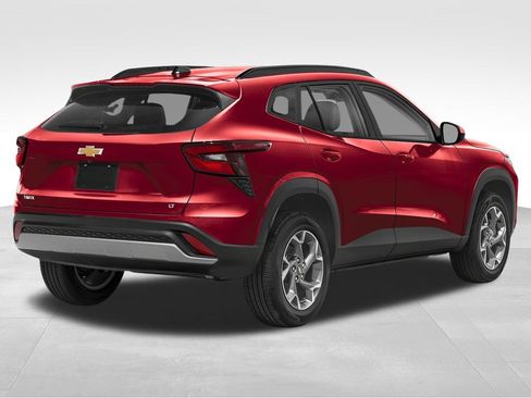 Used 2024 Chevrolet Trax LT w/ Driver Confidence Package FWD image 2