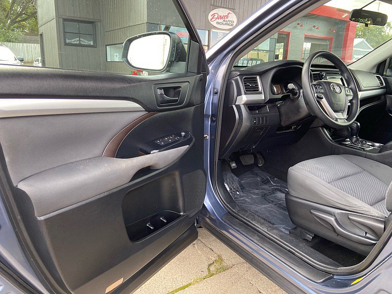 Used 2016 Toyota Highlander LE FWD image 12