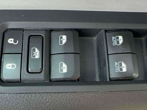 Used 2025 Jeep Compass Limited w/ Elite Group AWD/4WD image 14