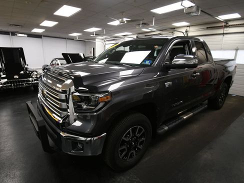 Used 2020 Toyota Tundra Limited w/ Limited Premium Package AWD/4WD image 3