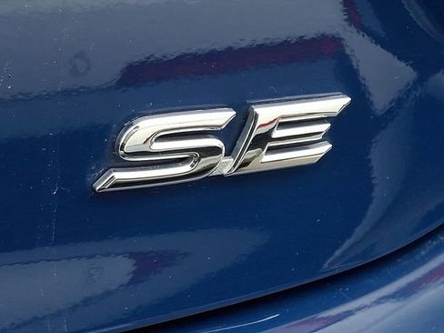 Used 2025 Toyota Camry SE FWD image 9