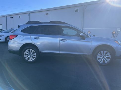 Used 2015 Subaru Outback 2.5i Premium image 6