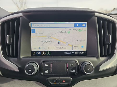 Used 2024 GMC Terrain SLT w/ Infotainment Package II image 24