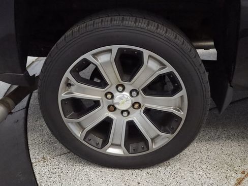 Used 2015 Chevrolet Silverado 1500 High Country w/ High Country Premium Package AWD/4WD image 12