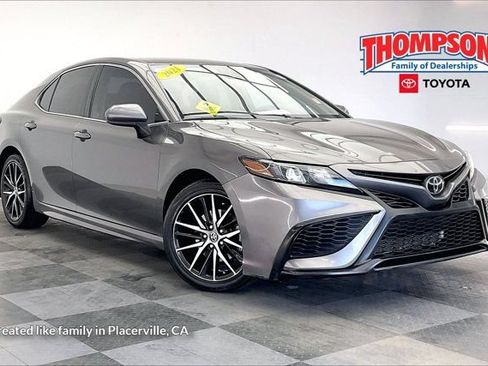 Used 2021 Toyota Camry SE FWD image 1