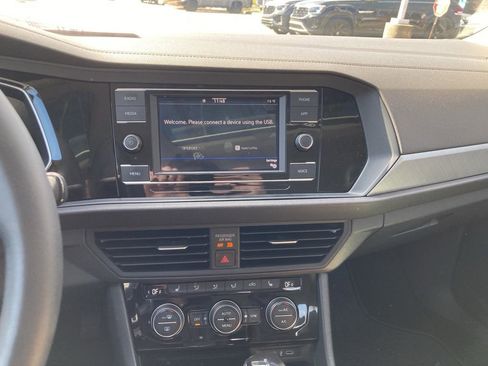 Certified 2024 Volkswagen Jetta SE image 11