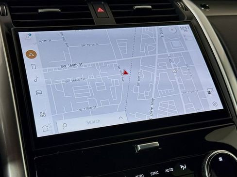 New 2026 Land Rover Discovery Dynamic SE image 16