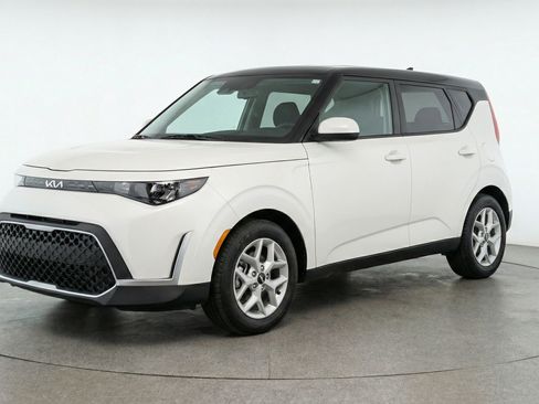 Used 2025 Kia Soul LX w/ LX Technology Package image 3
