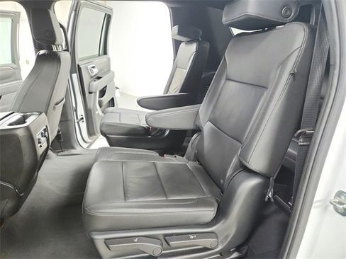 Used 2024 Chevrolet Suburban LT w/ Luxury Package image 37