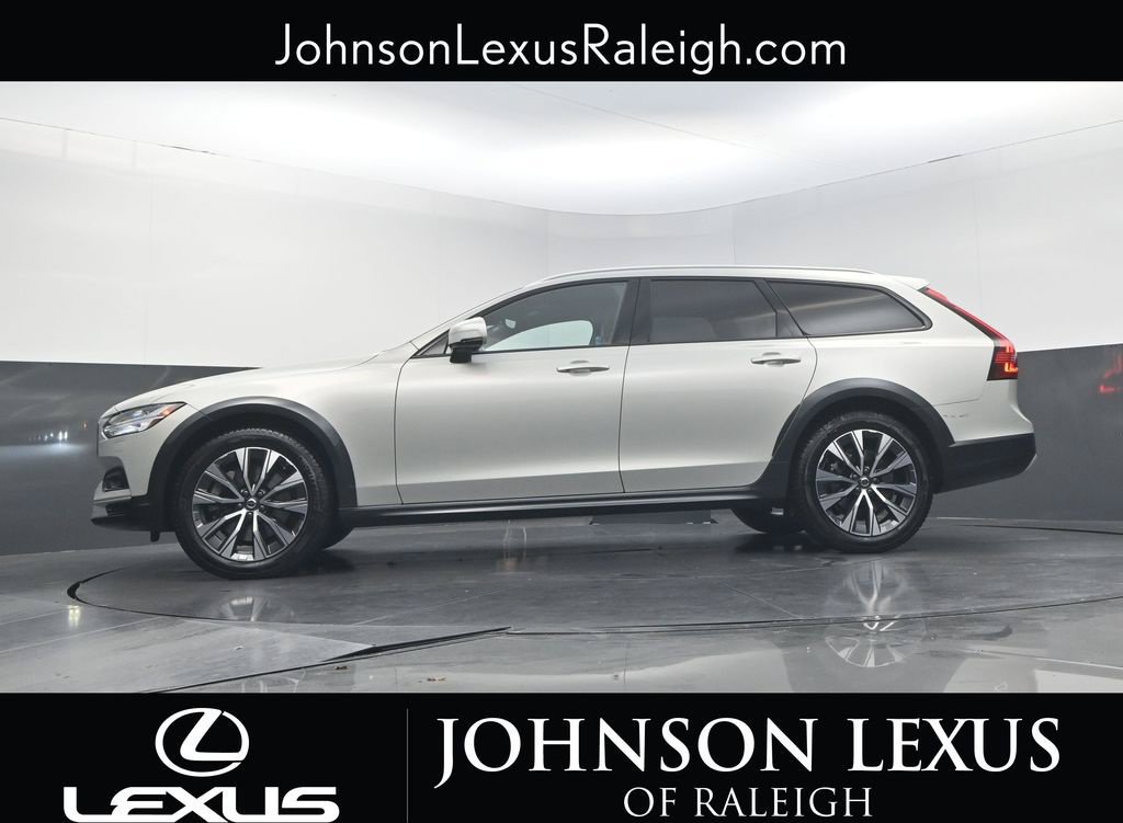 Used 2021 Volvo V90 T6 Cross Country AWD/4WD image 17