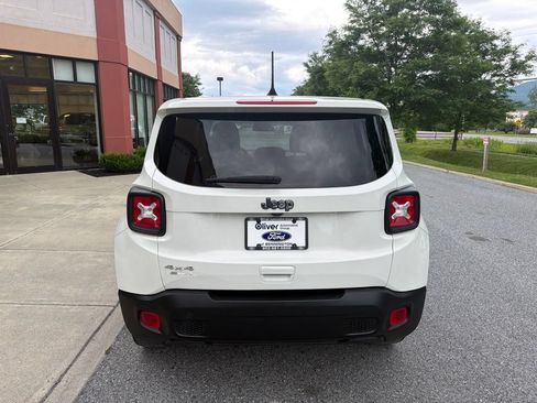 Used 2023 Jeep Renegade Latitude AWD/4WD image 6
