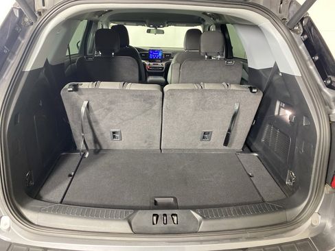 Used 2022 Ford Explorer XLT image 27