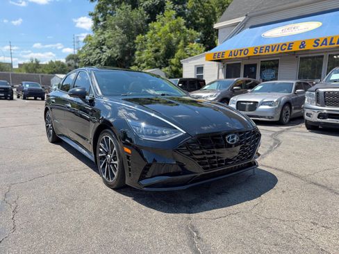 Used 2021 Hyundai Sonata Limited FWD image 2