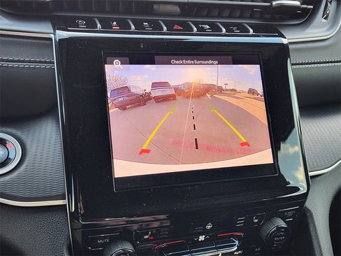 New 2025 Jeep Grand Cherokee Laredo w/ Luxury Tech Group I image 13