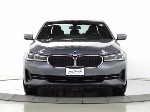 Used 2023 BMW 530e xDrive w/ Premium Package image 2