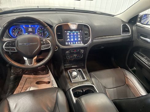 Used 2017 Chrysler 300 C image 36