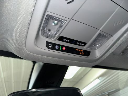 Used 2023 GMC Acadia SLE w/ Driver Convenience Package image 15