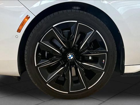 Used 2025 BMW i7 xDrive60 AWD/4WD image 10