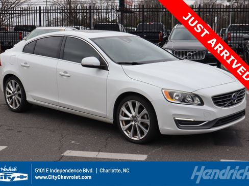 Used 2017 Volvo S60 T5 Inscription image 1