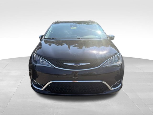 Used 2018 Chrysler Pacifica Limited w/ Tire & Wheel Group FWD image 2